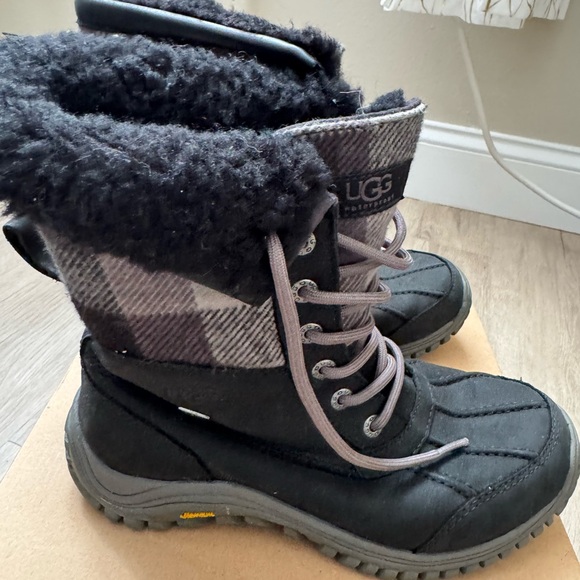 Size 7.5 Uggs Adirondack Boot II Plaid Black - Picture 2 of 4